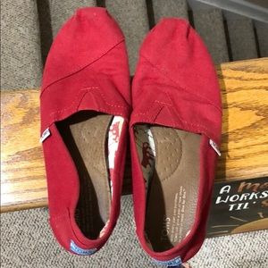 TOMS classic canvas slip on